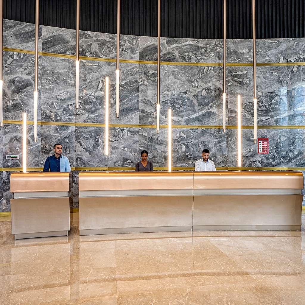 מלון The First Collection Dubai Business Bay מראה פנימי תמונה Reception desk