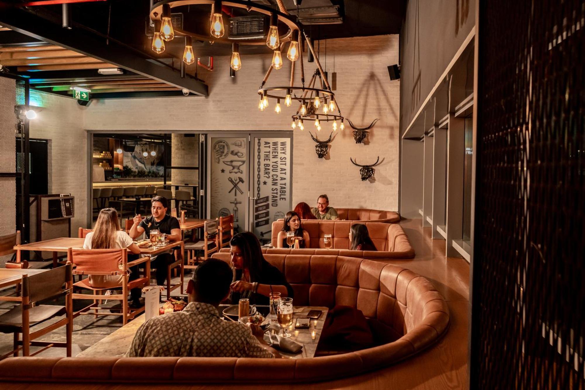 מלון The First Collection Dubai Business Bay מראה חיצוני תמונה The interior of the bar