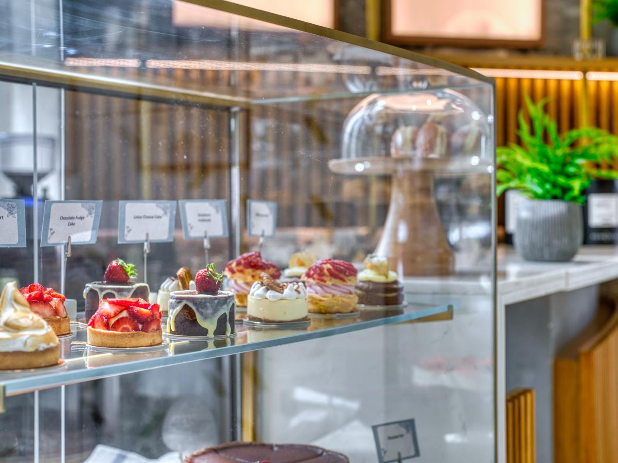 מלון The First Collection Dubai Business Bay מראה חיצוני תמונה "The pastry shop is open for business"