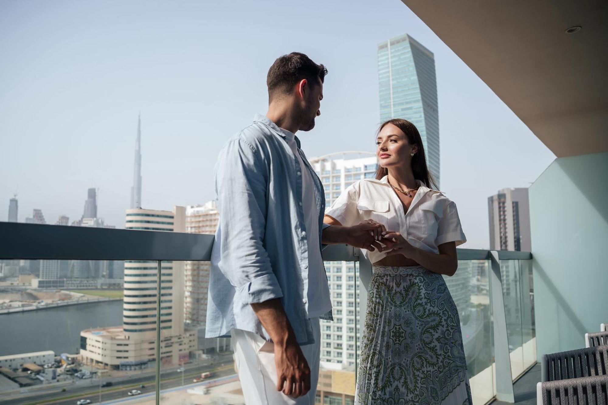 מלון The First Collection Dubai Business Bay מראה חיצוני תמונה "I'm looking for a woman who can be my partner in life."